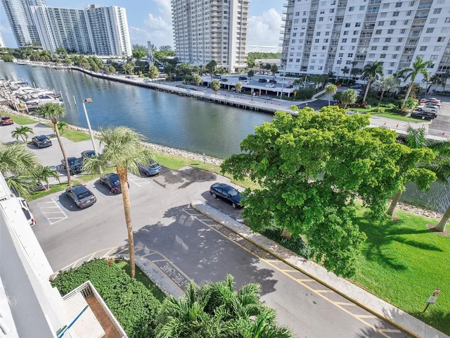 400 Kings Point Dr # 523, Sunny Isles Beach FL 33160