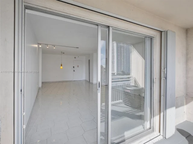 400 Kings Point Dr # 523, Sunny Isles Beach FL 33160