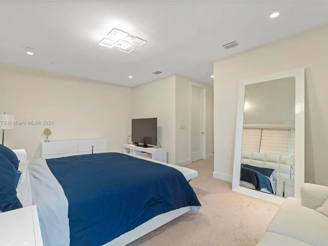 6671 NW 105th Ave, Doral FL 33178