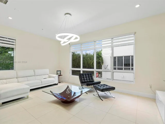 6671 NW 105th Ave, Doral FL 33178