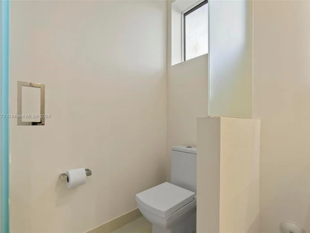 6671 NW 105th Ave, Doral FL 33178