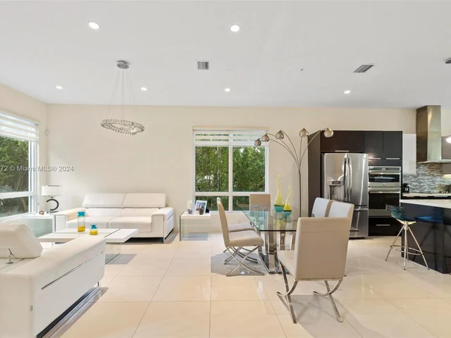 6671 NW 105th Ave, Doral FL 33178