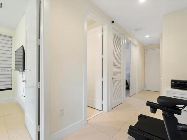 6671 NW 105th Ave, Doral FL 33178