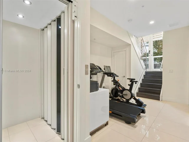 6671 NW 105th Ave, Doral FL 33178