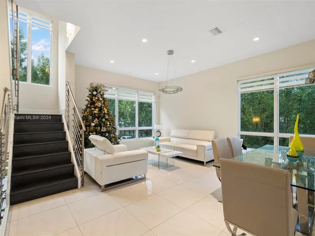 6671 NW 105th Ave, Doral FL 33178