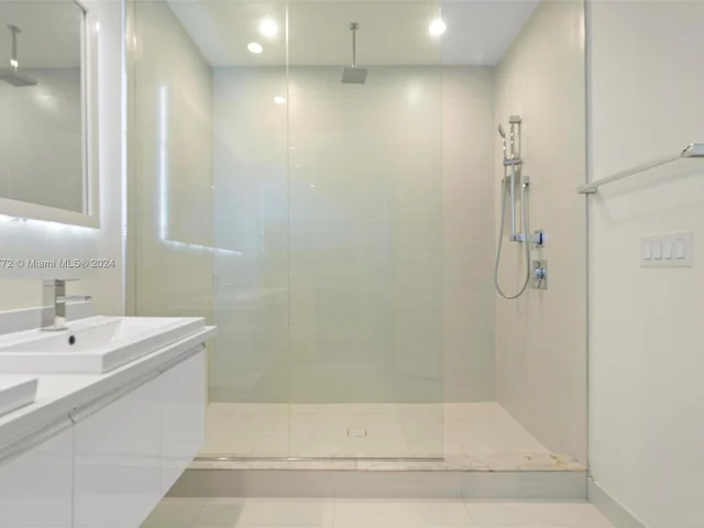 6671 NW 105th Ave, Doral FL 33178