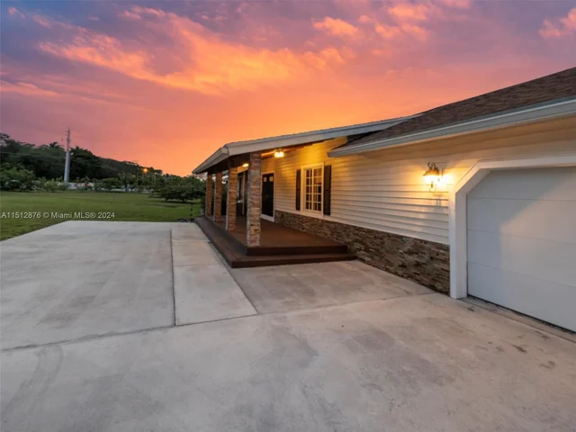 19101 SW 248th St, Homestead FL 33031