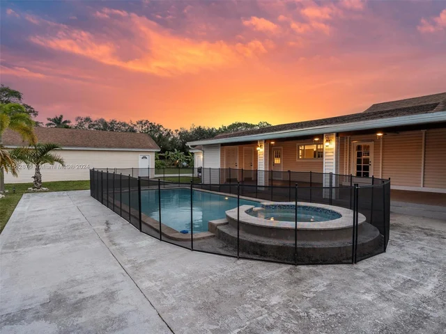 19101 SW 248th St, Homestead FL 33031