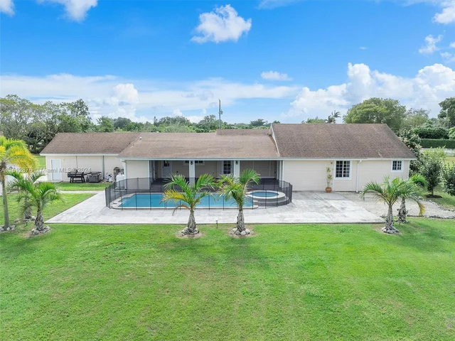 19101 SW 248th St, Homestead FL 33031