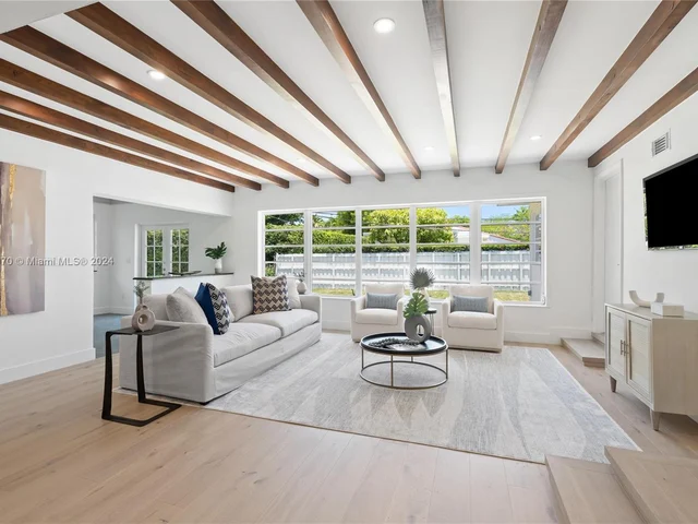 1033 W 47th St, Miami Beach FL 33140