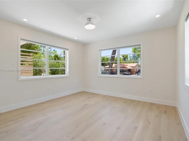 1033 W 47th St, Miami Beach FL 33140