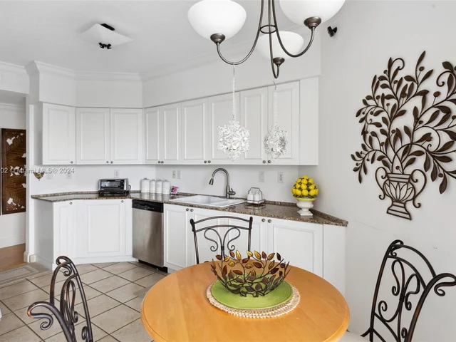 3370 Hidden Bay Dr # 1702, Aventura FL 33180