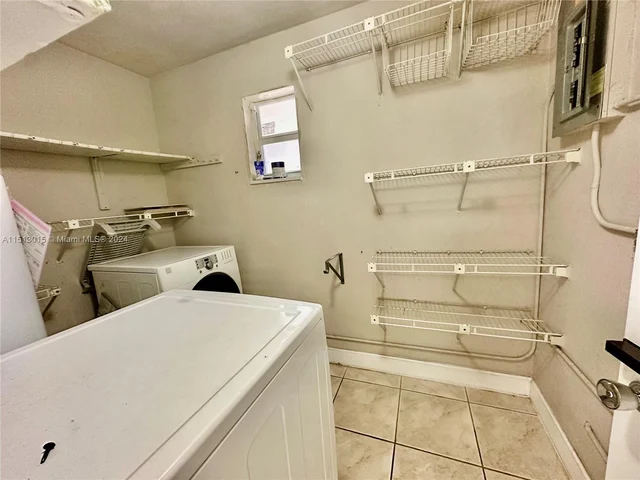 2911 SW 97th Ave, Miami FL 33165