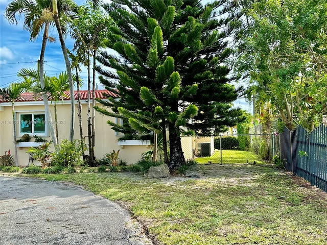 2911 SW 97th Ave, Miami FL 33165