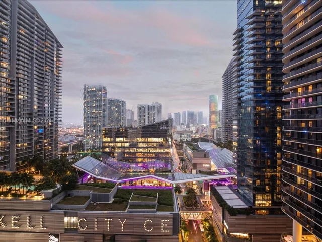 45 SW 9th St # 2101, Miami FL 33130