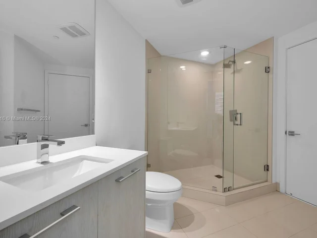 45 SW 9th St # 2101, Miami FL 33130