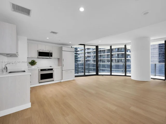 45 SW 9th St # 2101, Miami FL 33130