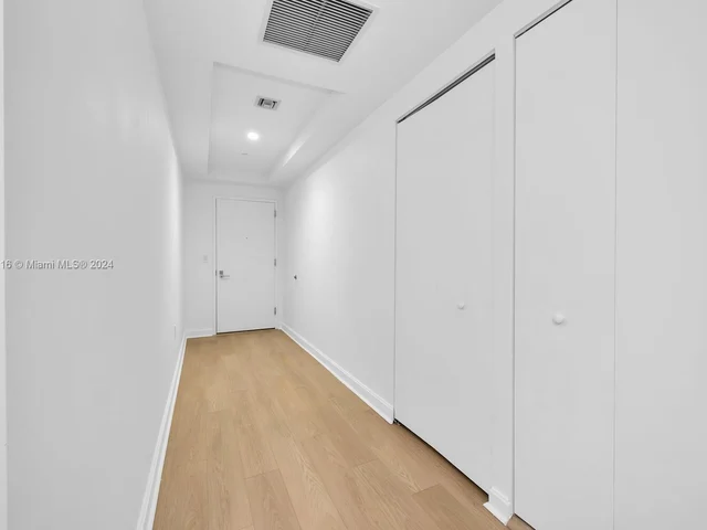 45 SW 9th St # 2101, Miami FL 33130