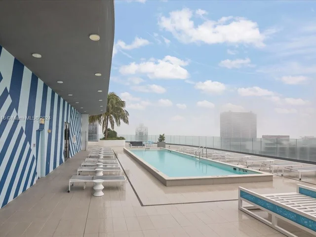 45 SW 9th St # 2101, Miami FL 33130