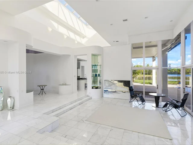 2939 Paddock Ln, Weston FL 33331