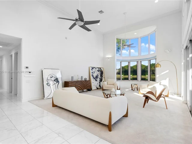 2939 Paddock Ln, Weston FL 33331