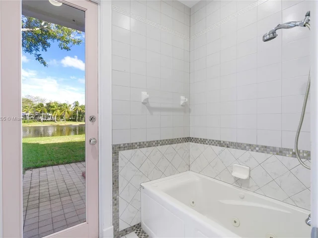 2939 Paddock Ln, Weston FL 33331