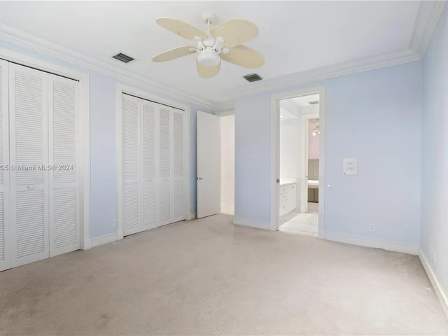 2939 Paddock Ln, Weston FL 33331