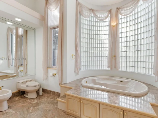 2939 Paddock Ln, Weston FL 33331