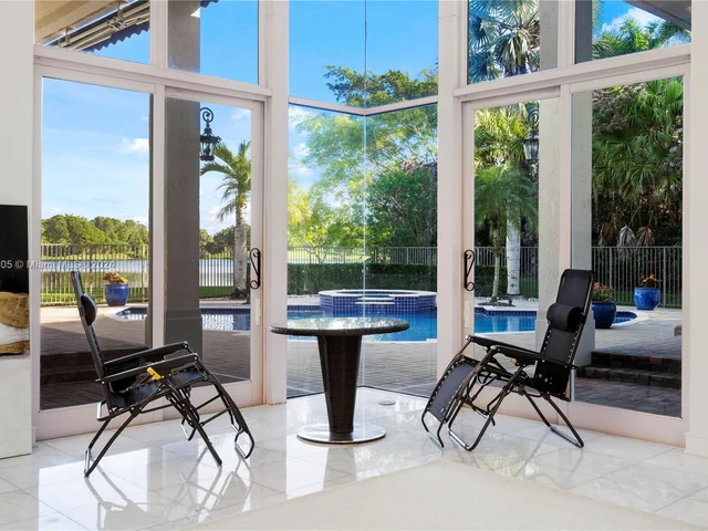 2939 Paddock Ln, Weston FL 33331