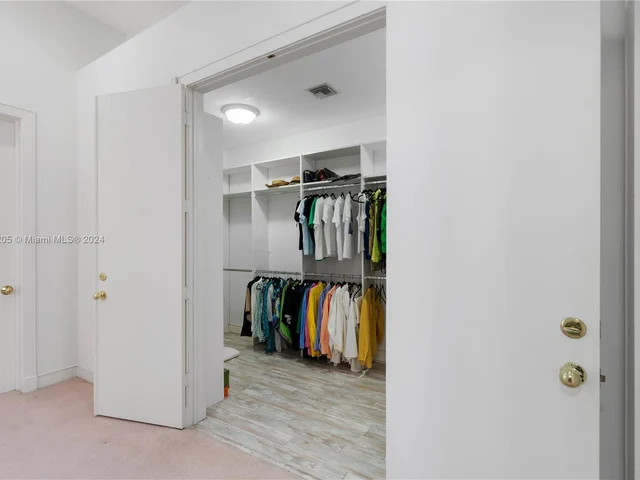 2939 Paddock Ln, Weston FL 33331