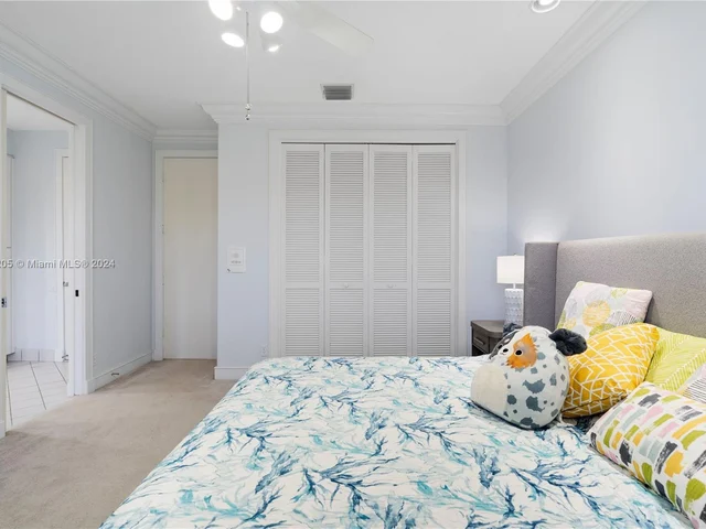 2939 Paddock Ln, Weston FL 33331