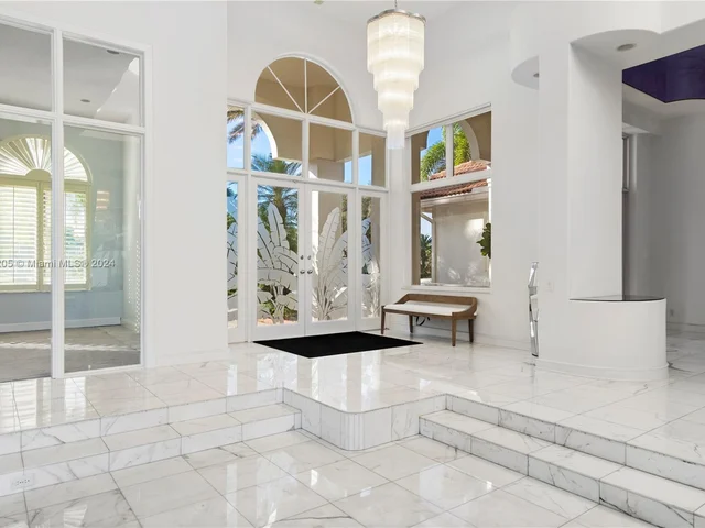 2939 Paddock Ln, Weston FL 33331