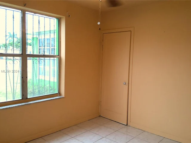 2437 NW 98th St, Miami FL 33147