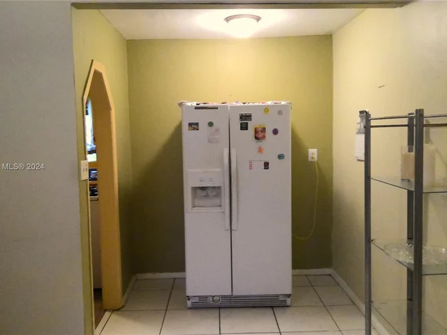 2437 NW 98th St, Miami FL 33147