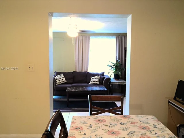 2437 NW 98th St, Miami FL 33147