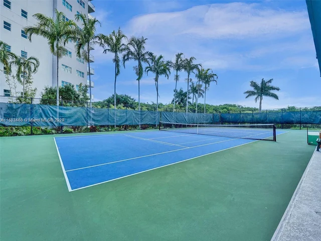 15051 Royal Oaks Ln # 1404, North Miami FL 33181