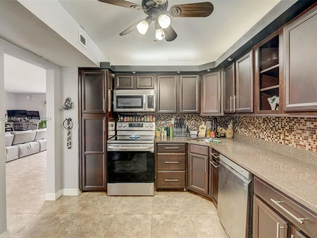 2750 NE 183rd St # 304, Aventura FL 33160