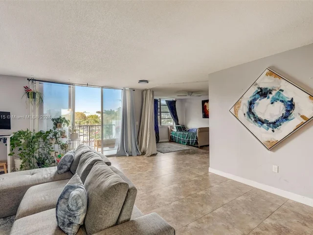 2750 NE 183rd St # 304, Aventura FL 33160