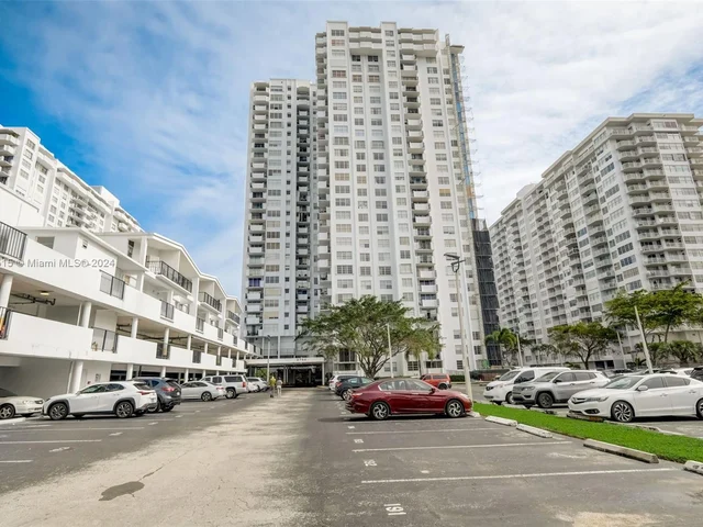 2750 NE 183rd St # 304, Aventura FL 33160