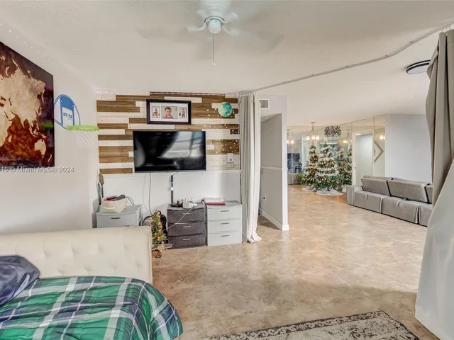 2750 NE 183rd St # 304, Aventura FL 33160