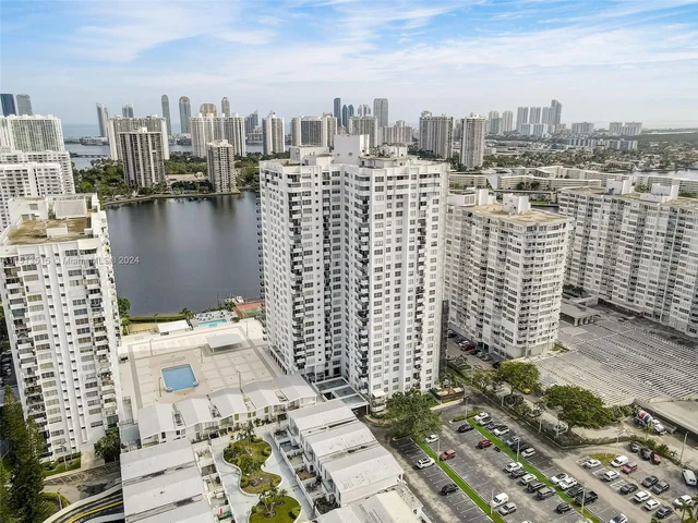 2750 NE 183rd St # 304, Aventura FL 33160