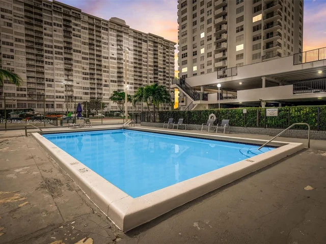 2750 NE 183rd St # 304, Aventura FL 33160