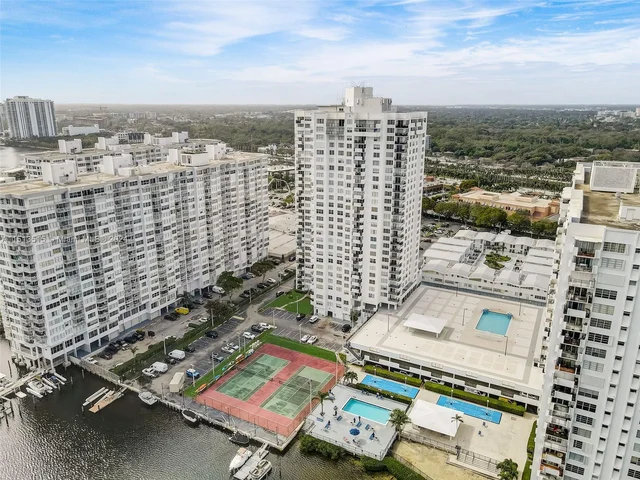 2750 NE 183rd St # 304, Aventura FL 33160