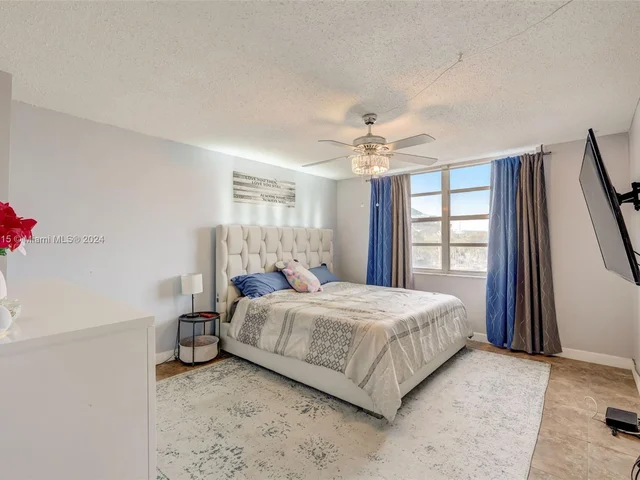 2750 NE 183rd St # 304, Aventura FL 33160