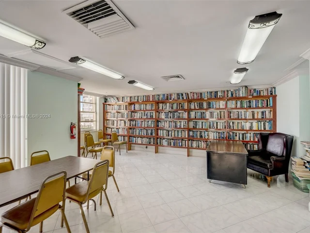 2750 NE 183rd St # 304, Aventura FL 33160