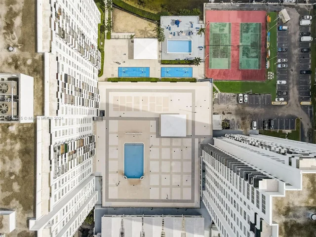 2750 NE 183rd St # 304, Aventura FL 33160