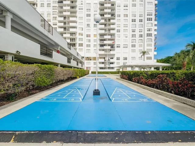 2750 NE 183rd St # 304, Aventura FL 33160