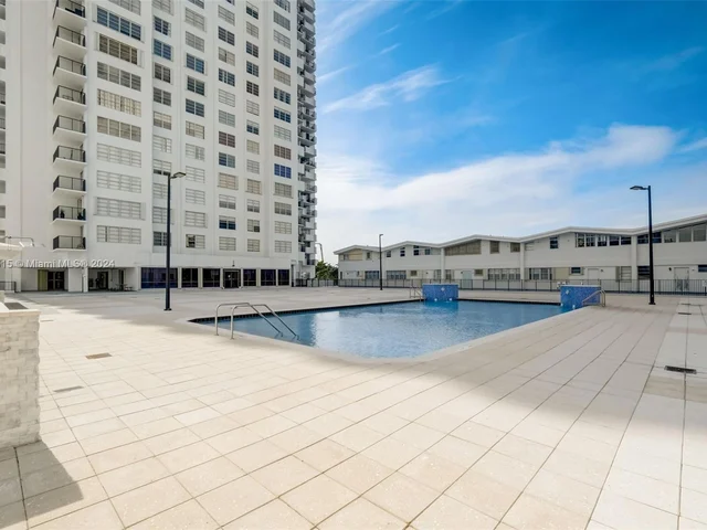 2750 NE 183rd St # 304, Aventura FL 33160