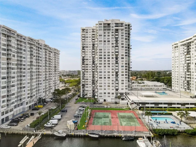 2750 NE 183rd St # 304, Aventura FL 33160