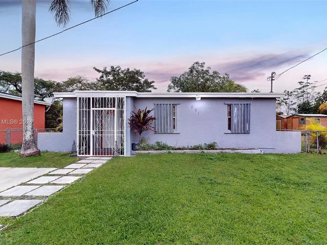 421 SW 8th Ave, Homestead FL 33030